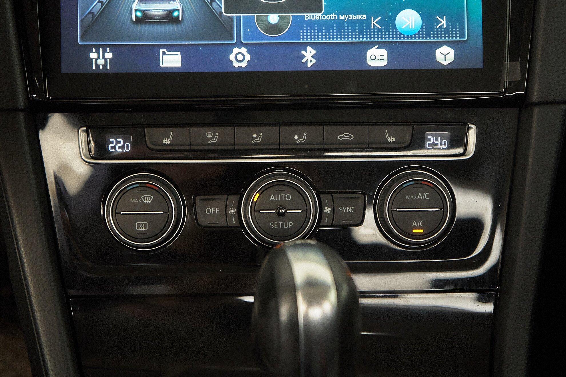 Volkswagen Golf 2013, черный