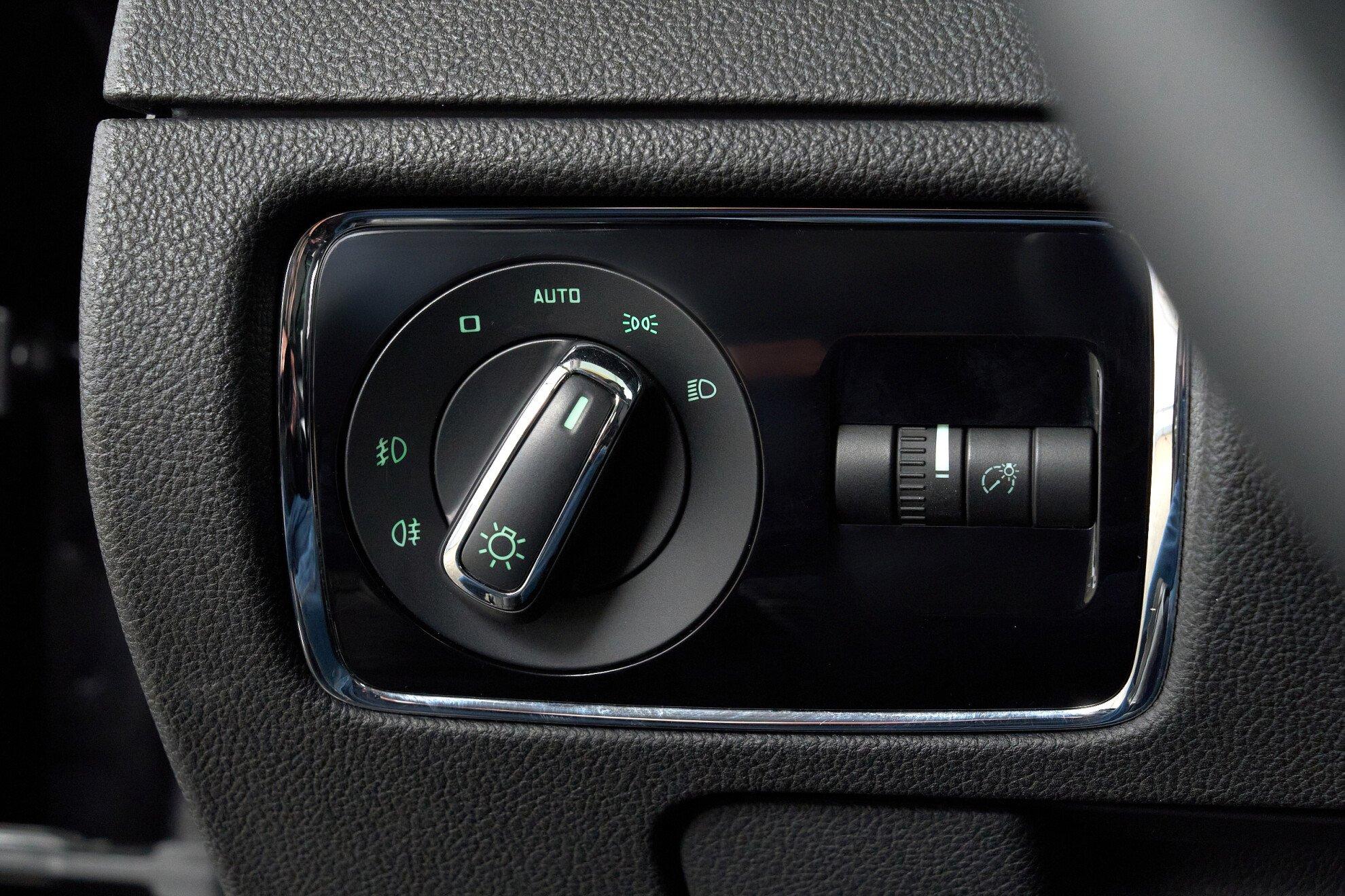 Skoda Superb 2014, черный