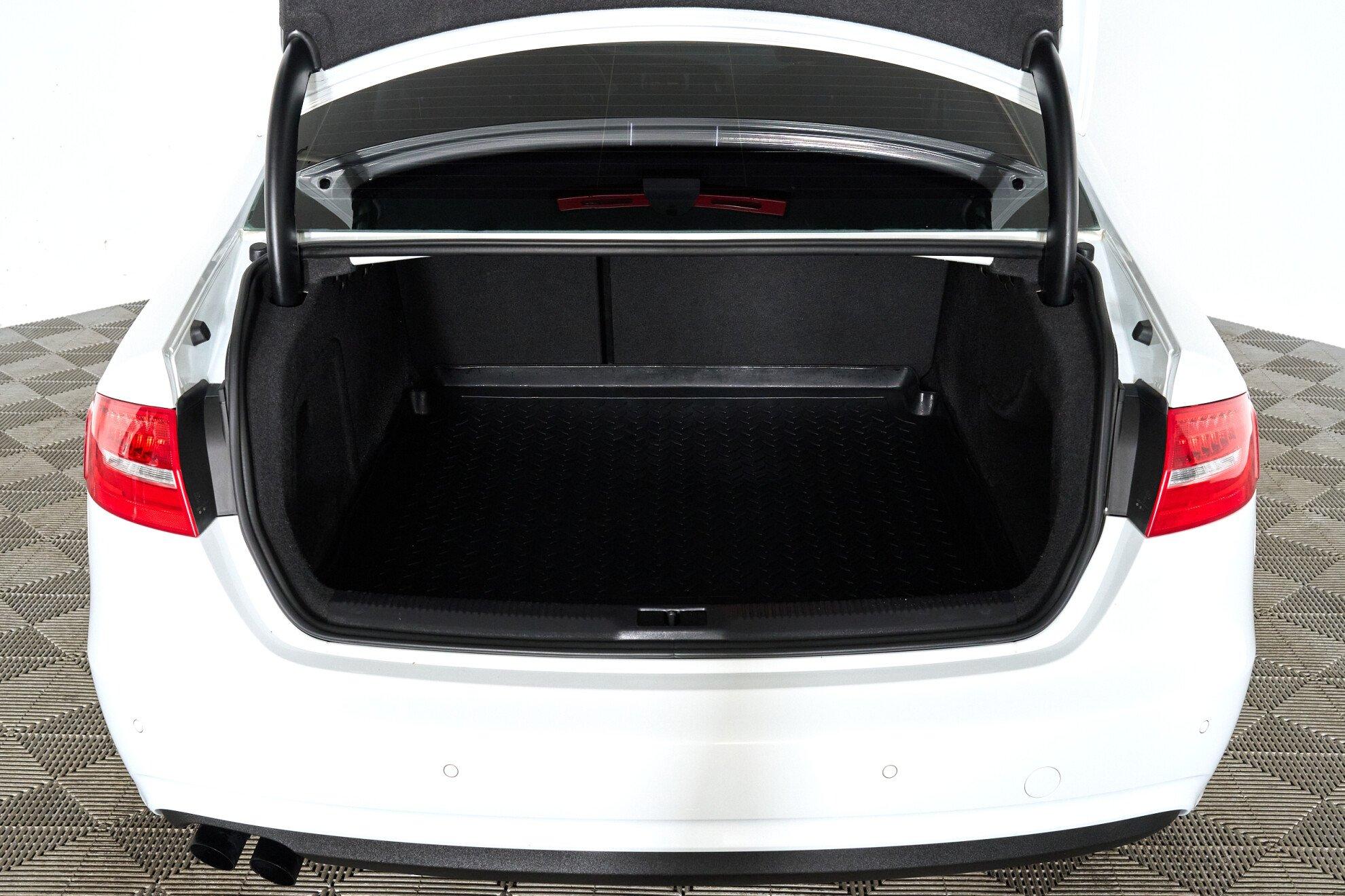 Audi A4 2012, белый