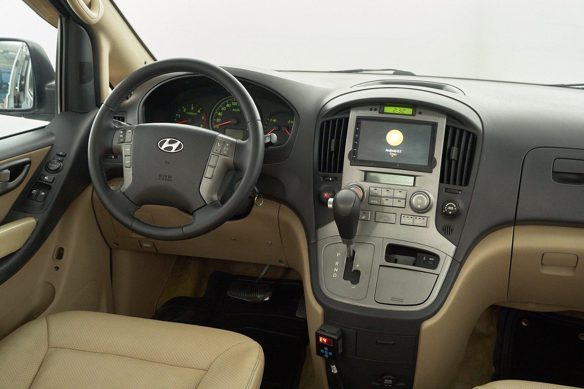 Hyundai Grand Starex 2008, серебряный