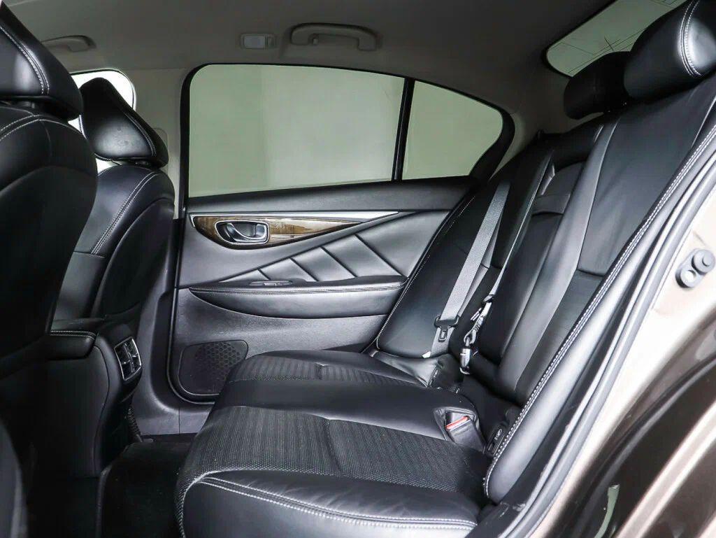 Infiniti Q50 2017, коричневый