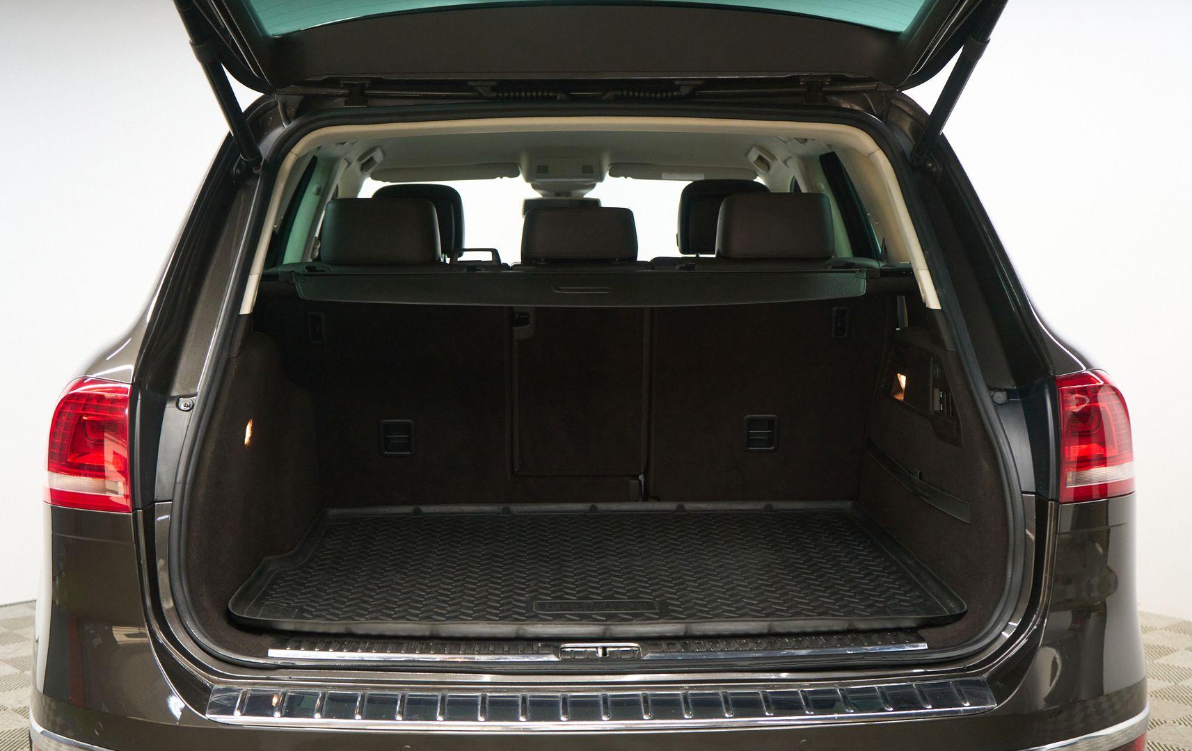 Volkswagen Touareg 2016, коричневый