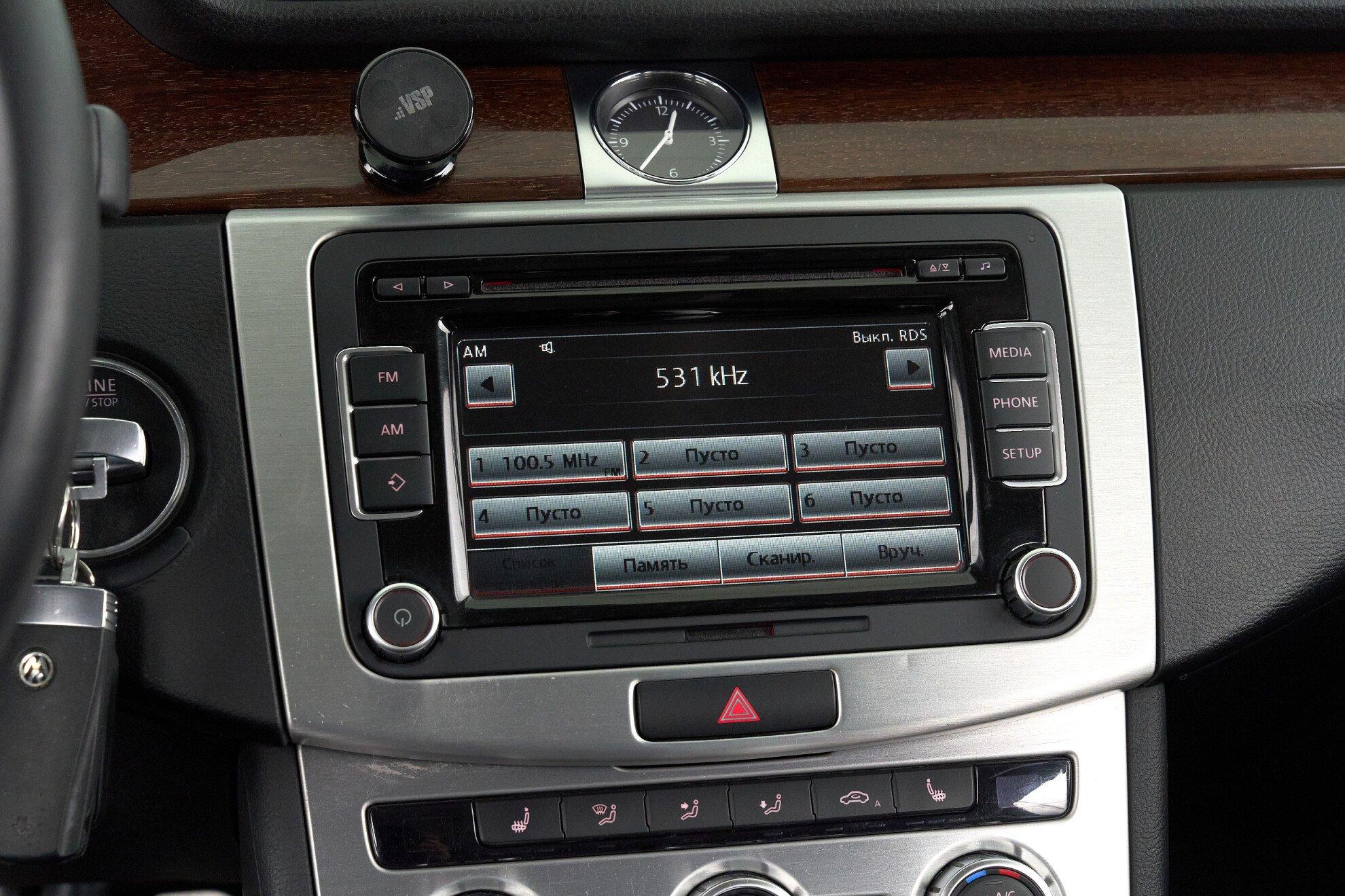 Volkswagen Passat 2013, белый