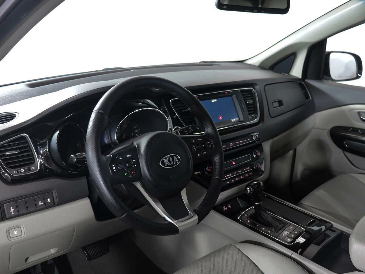 Kia Carnival 2020, пурпурный