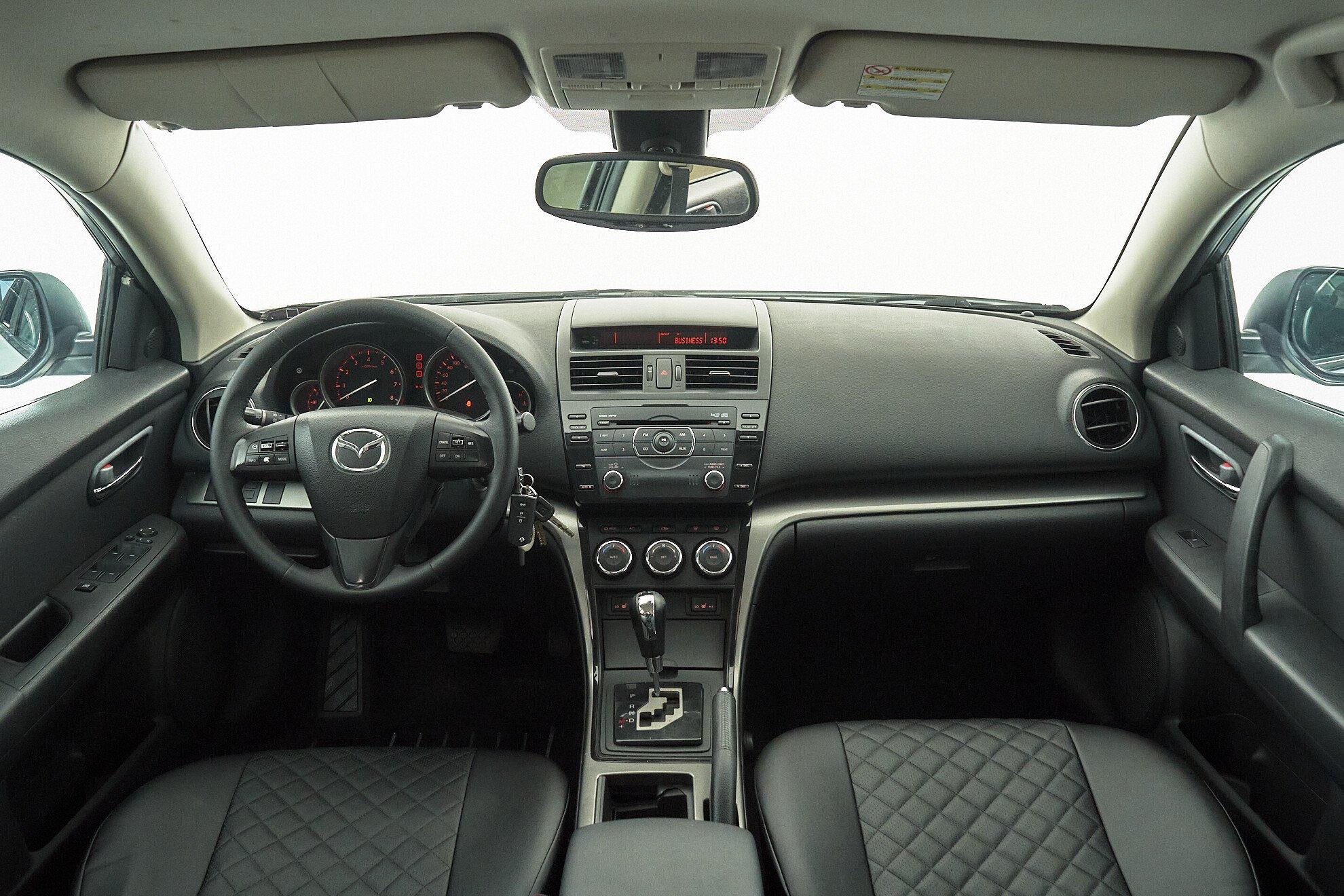 Mazda 6 2010, белый