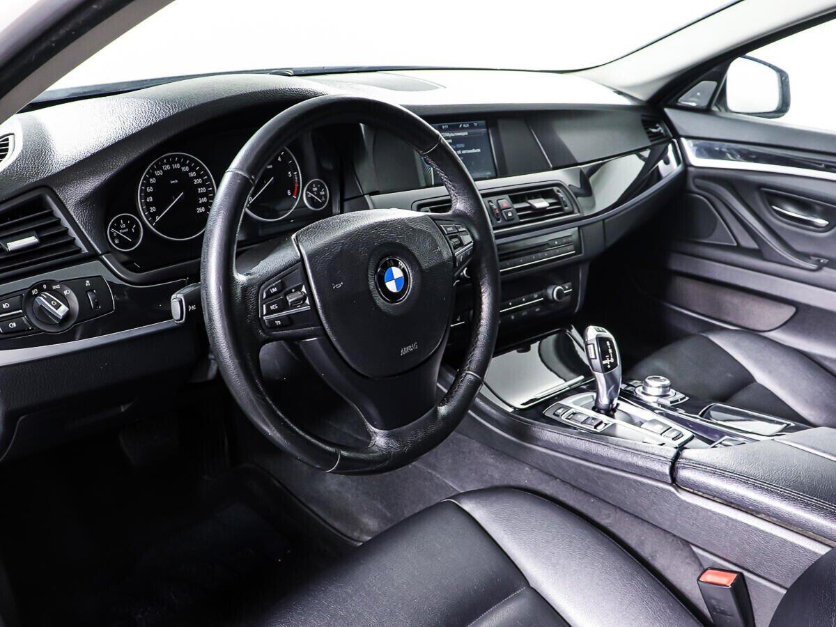 BMW 5 серии 2012, белый