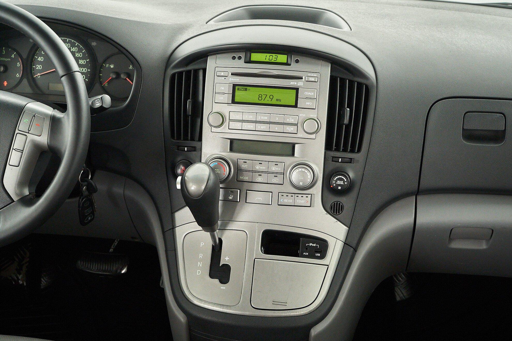 Hyundai Grand Starex 2012, белый