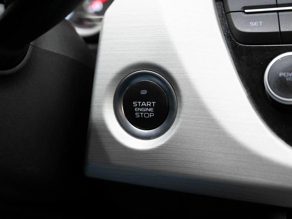 Geely Atlas 2020, белый