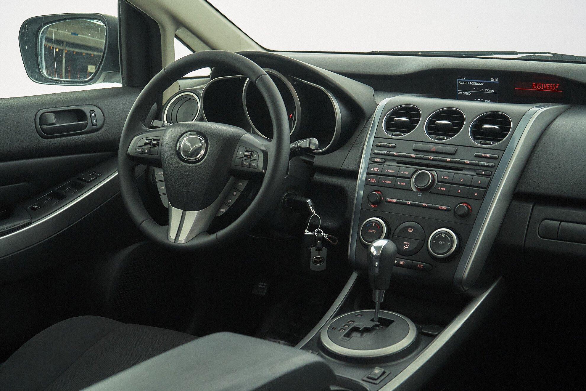 Mazda CX-7 2011, белый
