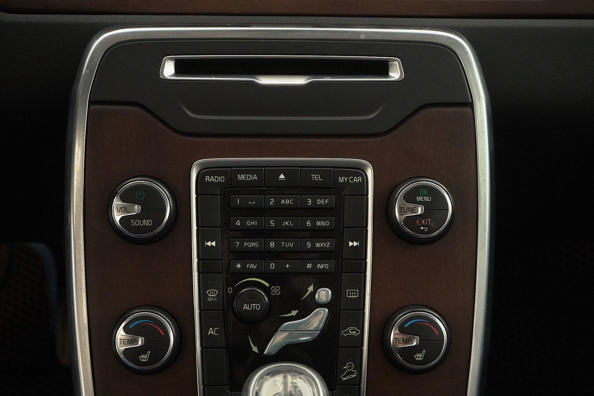 Volvo XC70 2012, черный