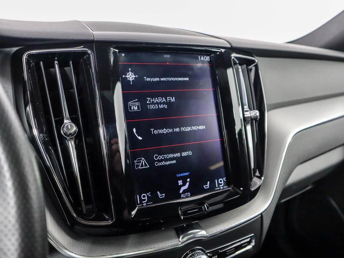 Volvo XC60 2019, белый