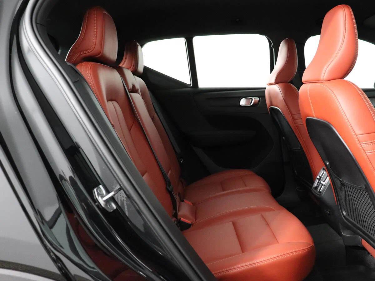 Volvo XC40 2021, черный