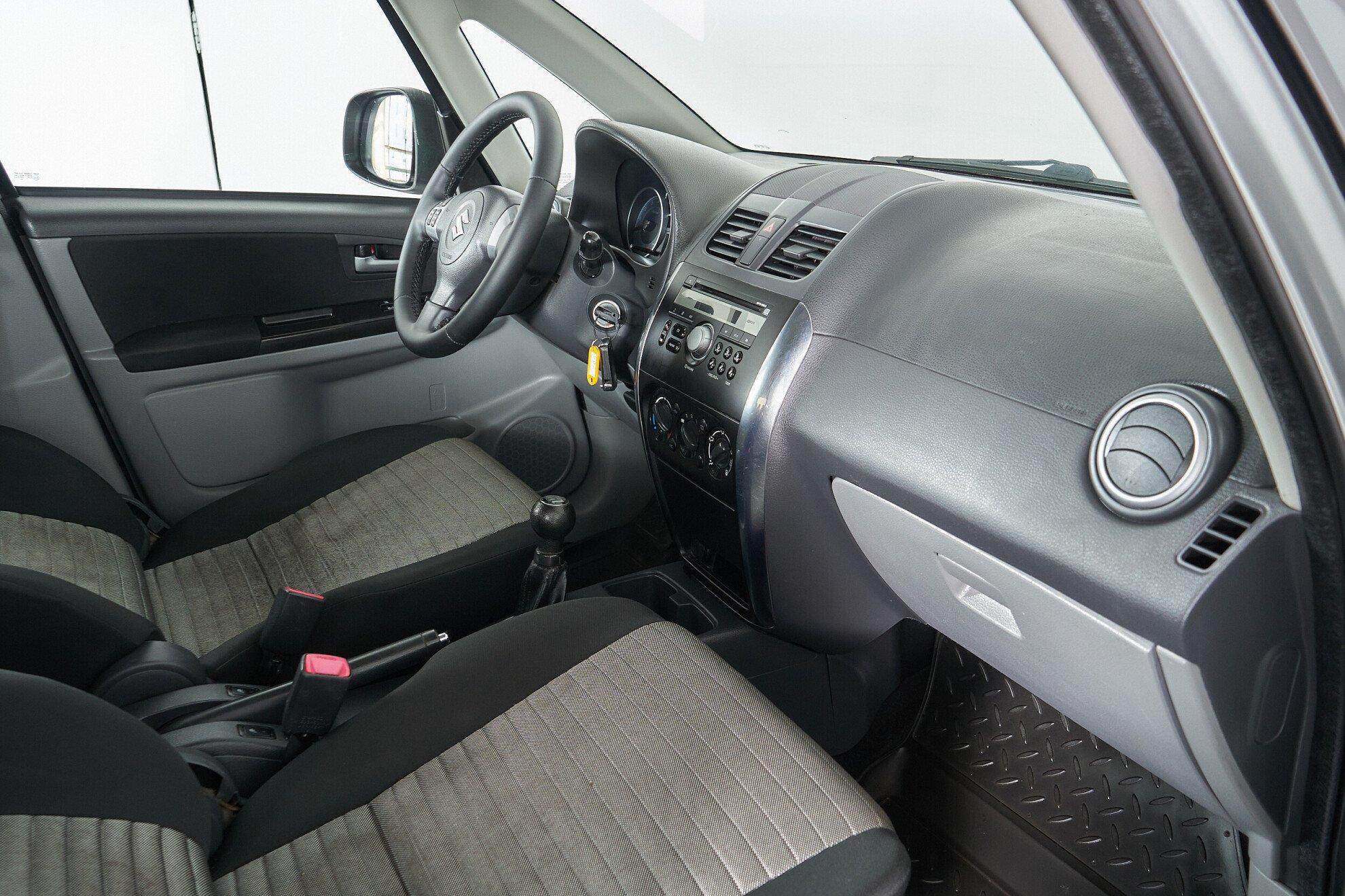 Suzuki SX4 2010, серебряный