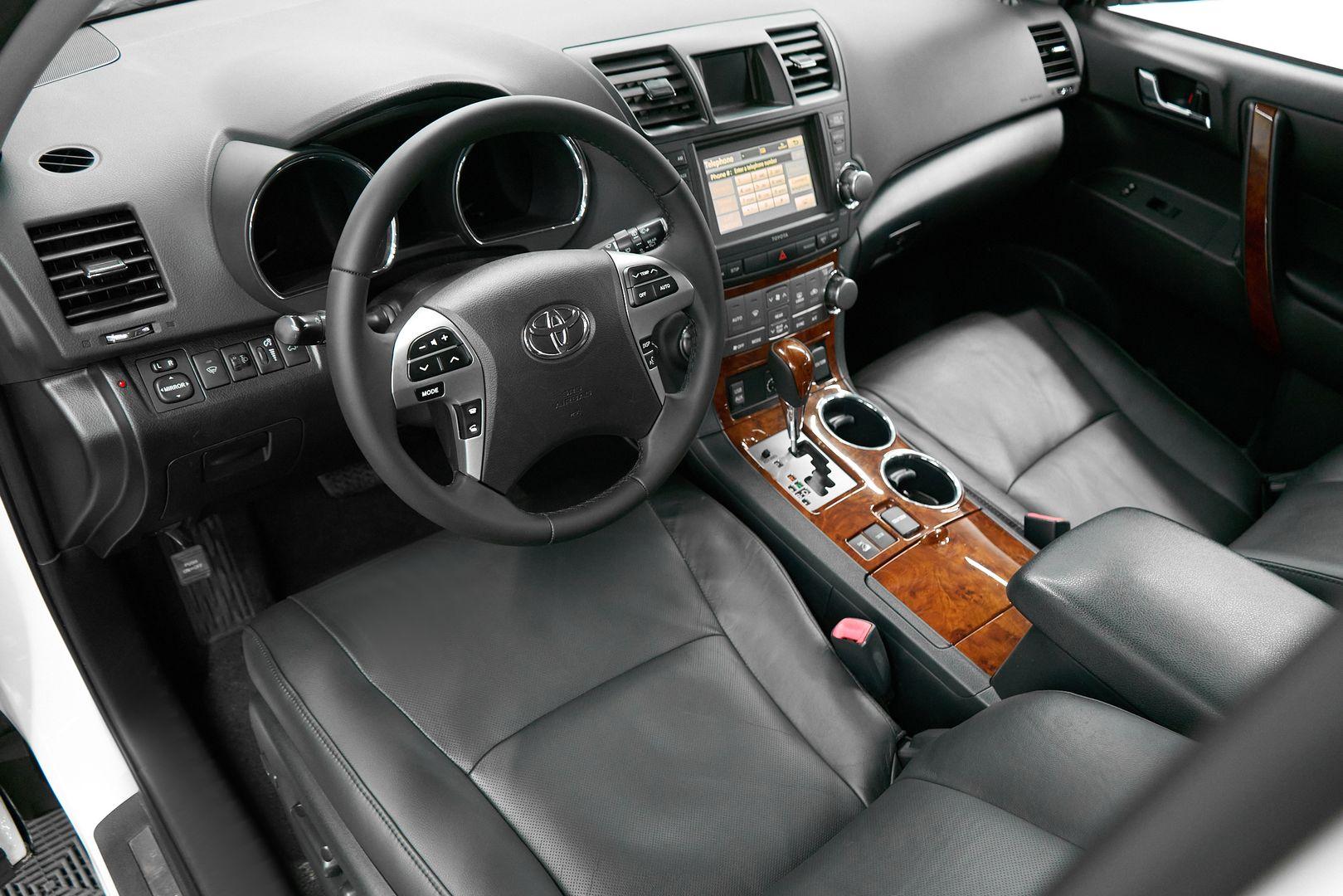 Toyota Highlander 2011, белый