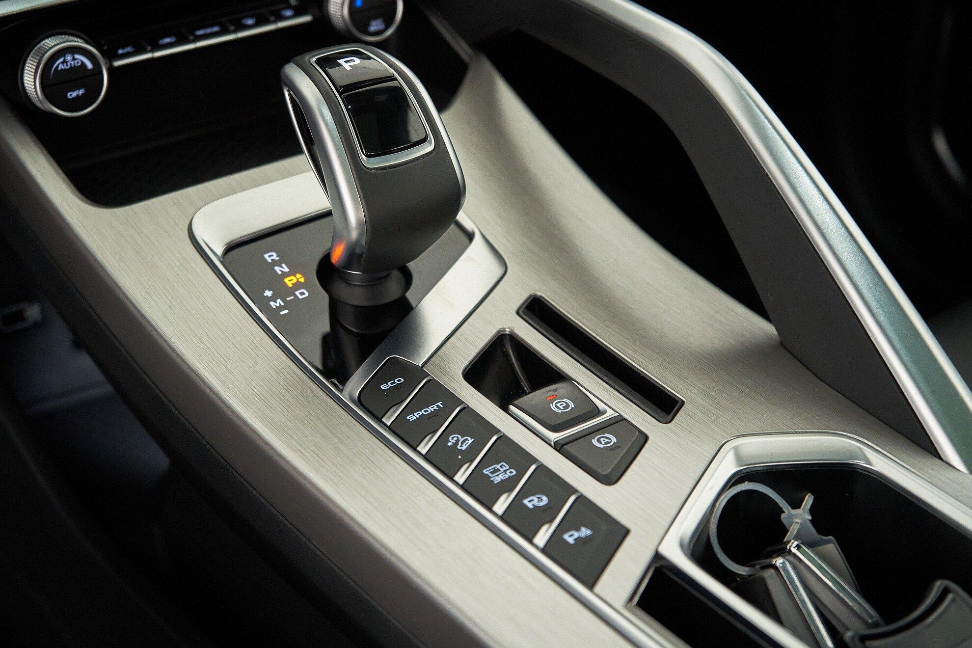 Geely Coolray 2022, белый