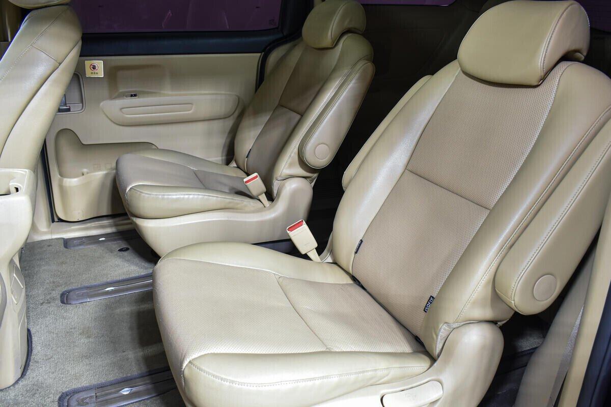 Kia Carnival 2018, черный