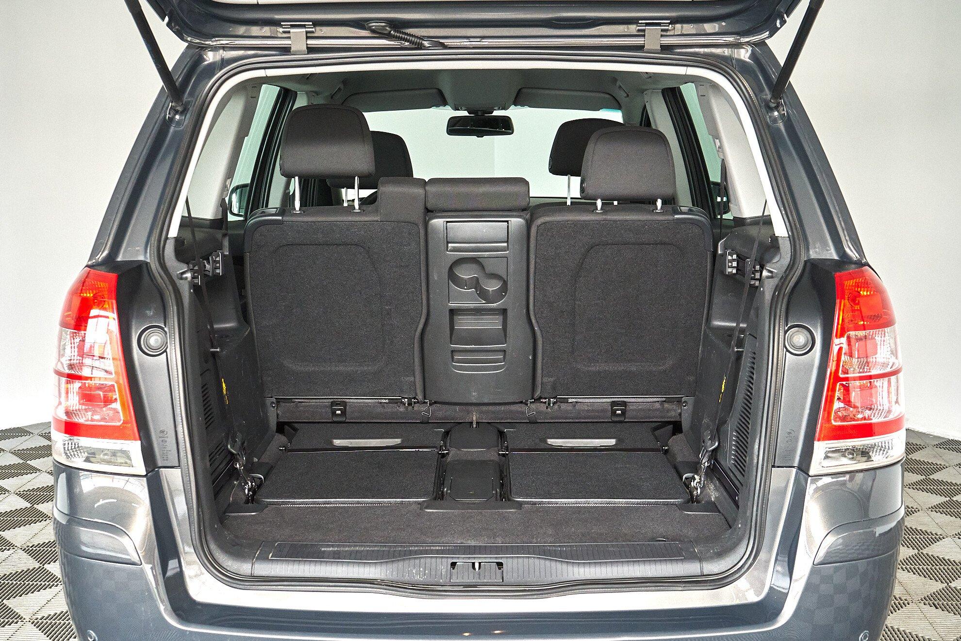 Opel Zafira 2013, серый