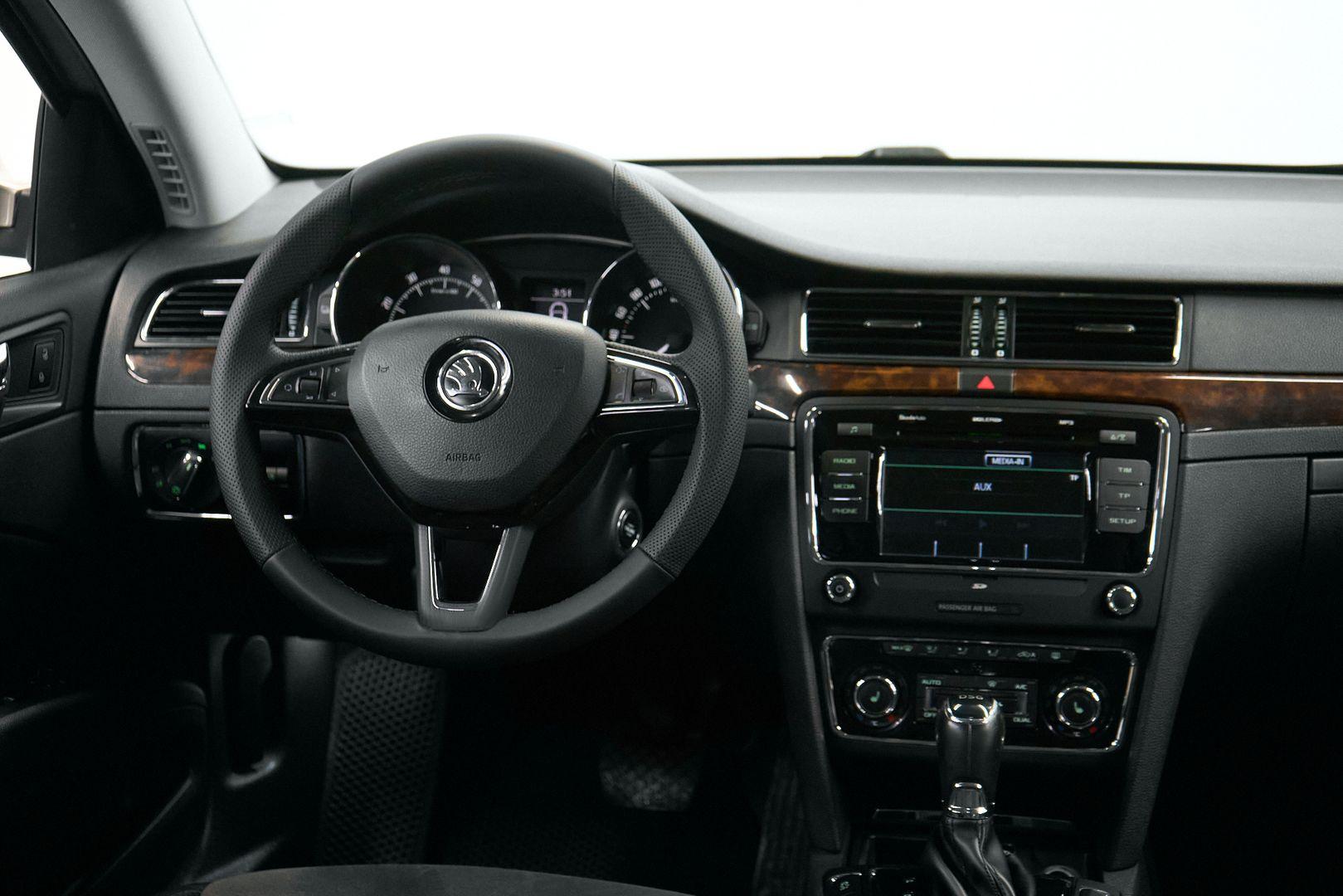 Skoda Superb 2014, бежевый