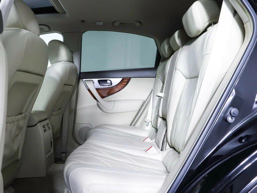 Infiniti QX70 2015, черный