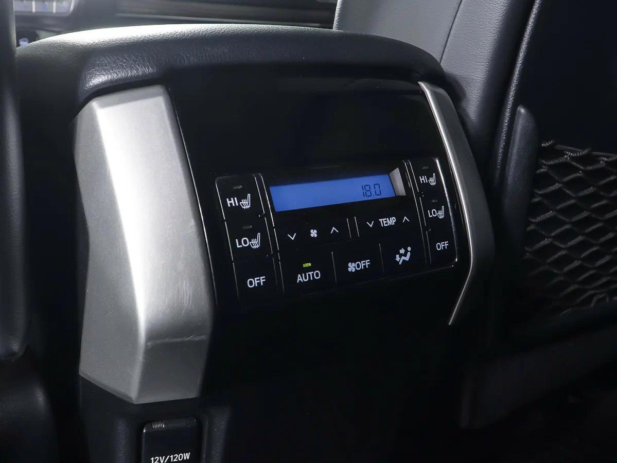 Toyota Land Cruiser Prado 2018, серый