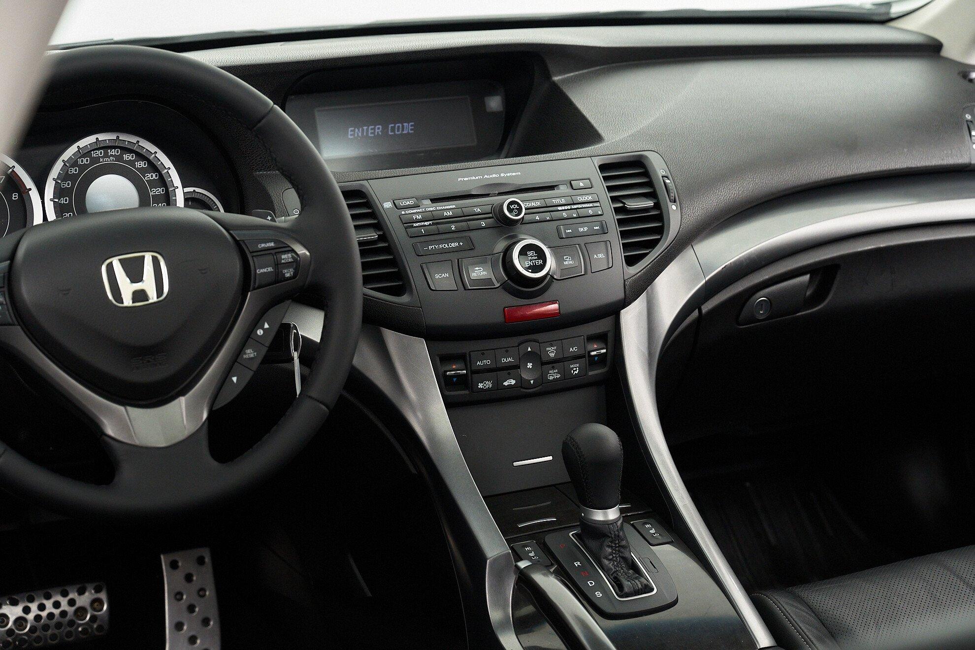 Honda Accord 2012, белый
