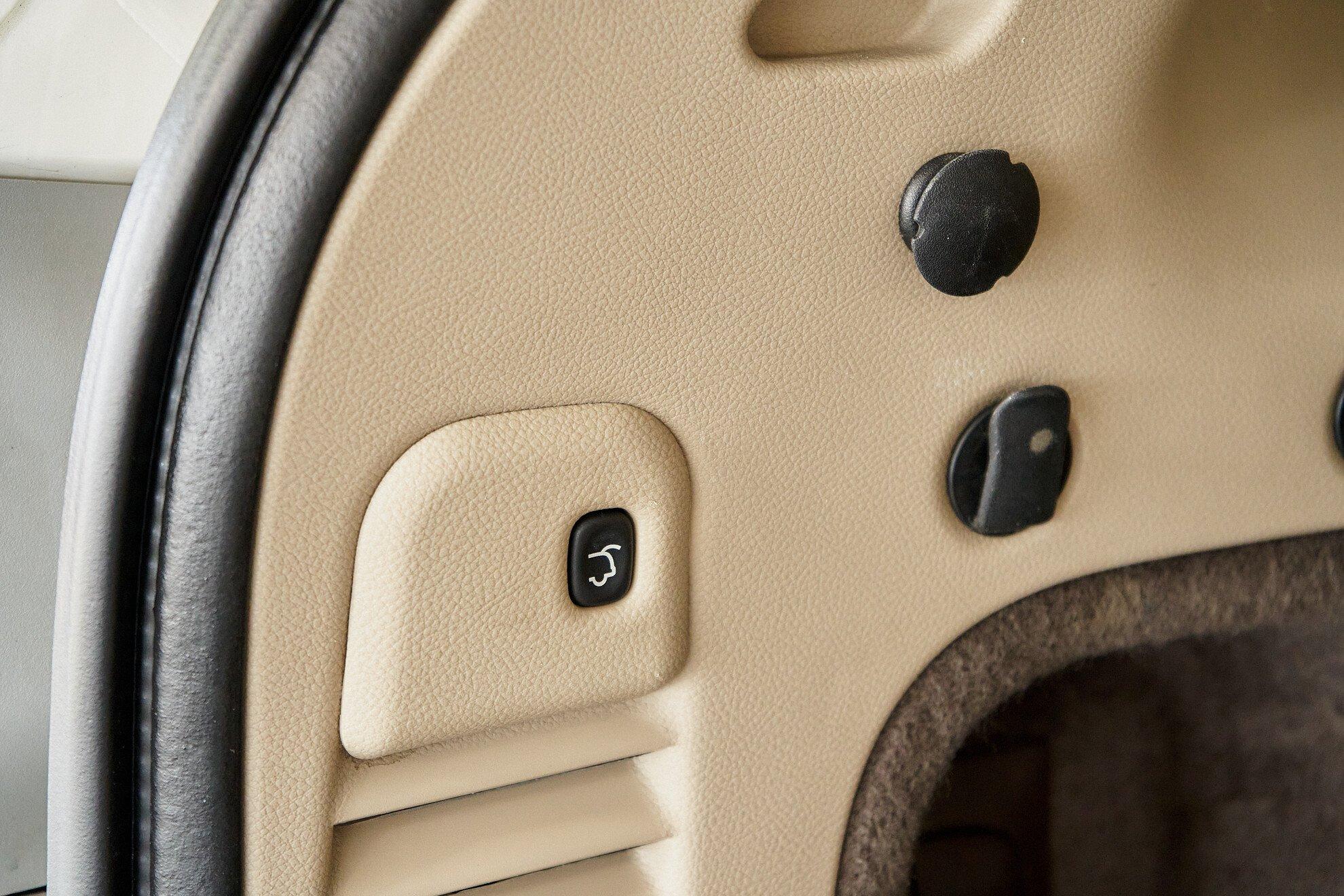 Jeep Grand Cherokee 2010, белый