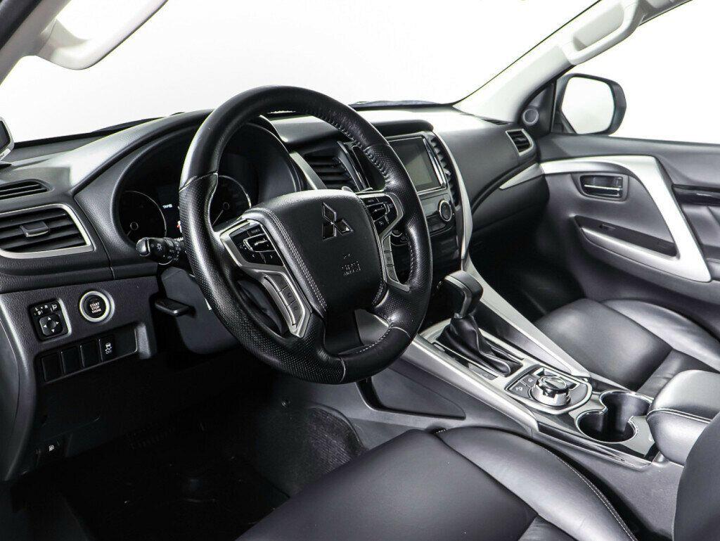 Mitsubishi Pajero Sport 2017, белый