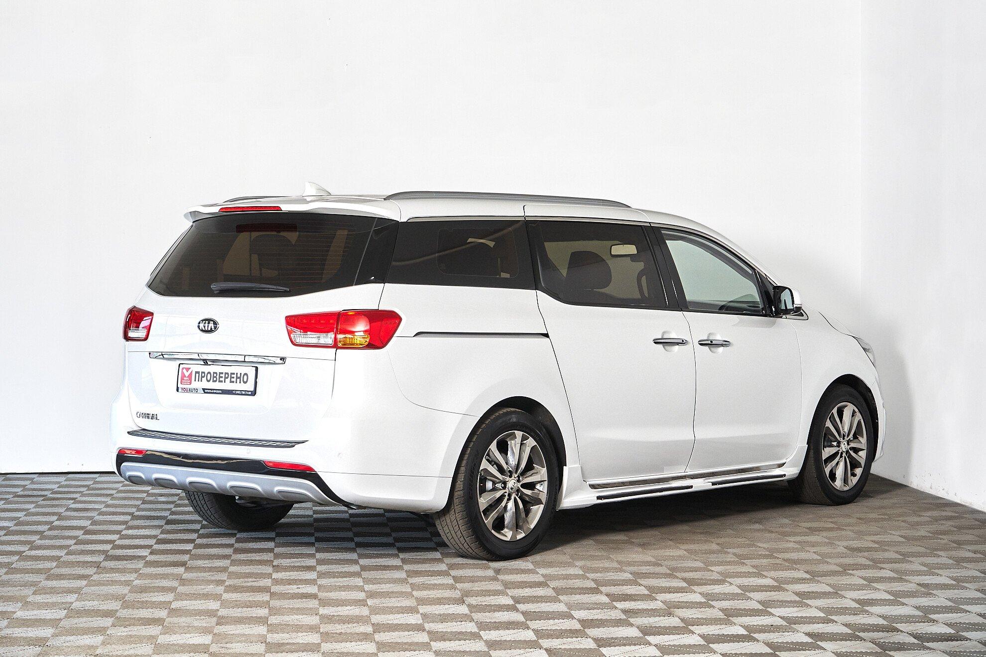 Kia Carnival 2017, белый