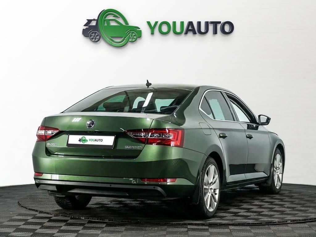 Skoda Superb 2018, зеленый