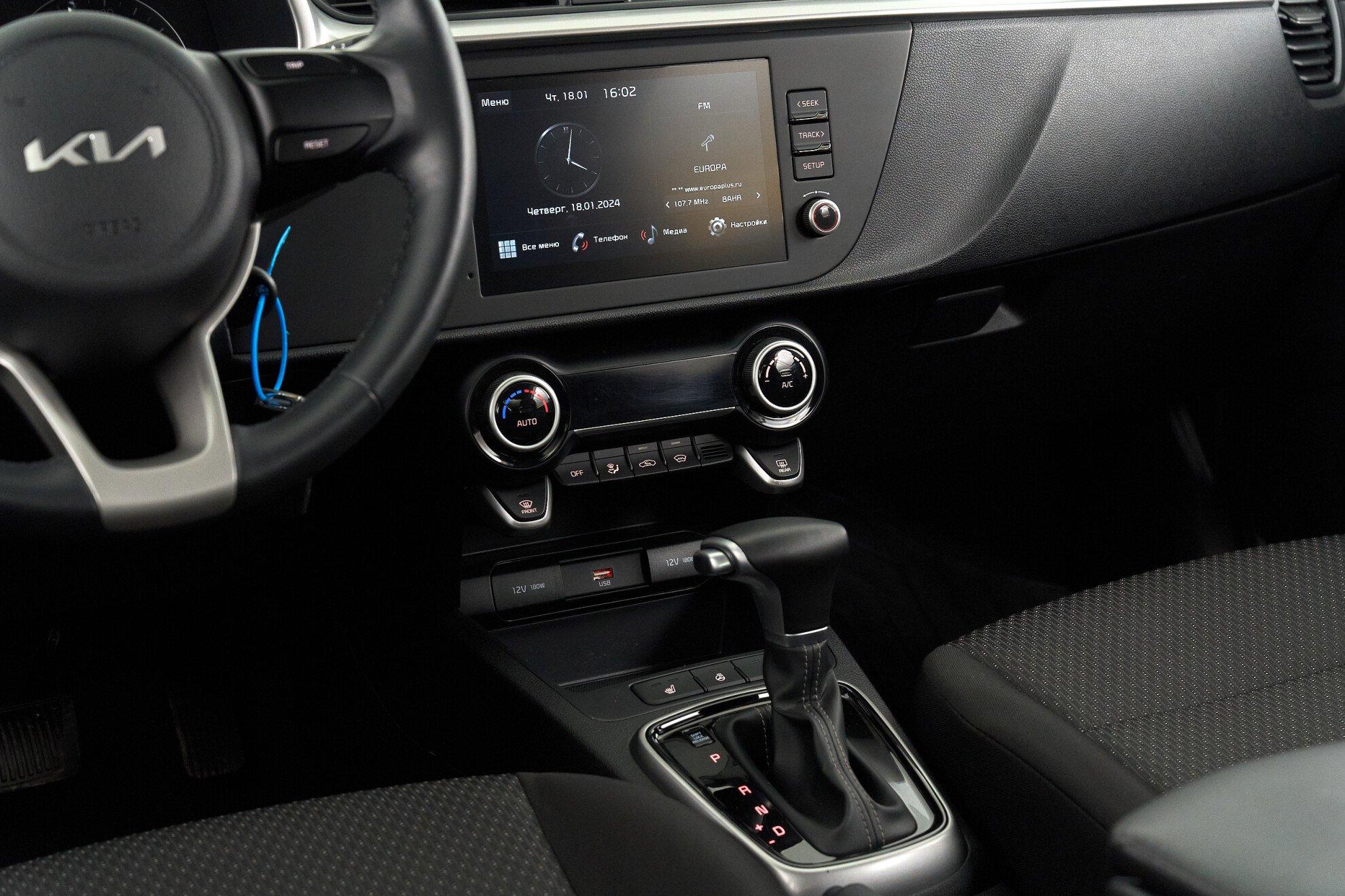 Kia Rio 2021, белый