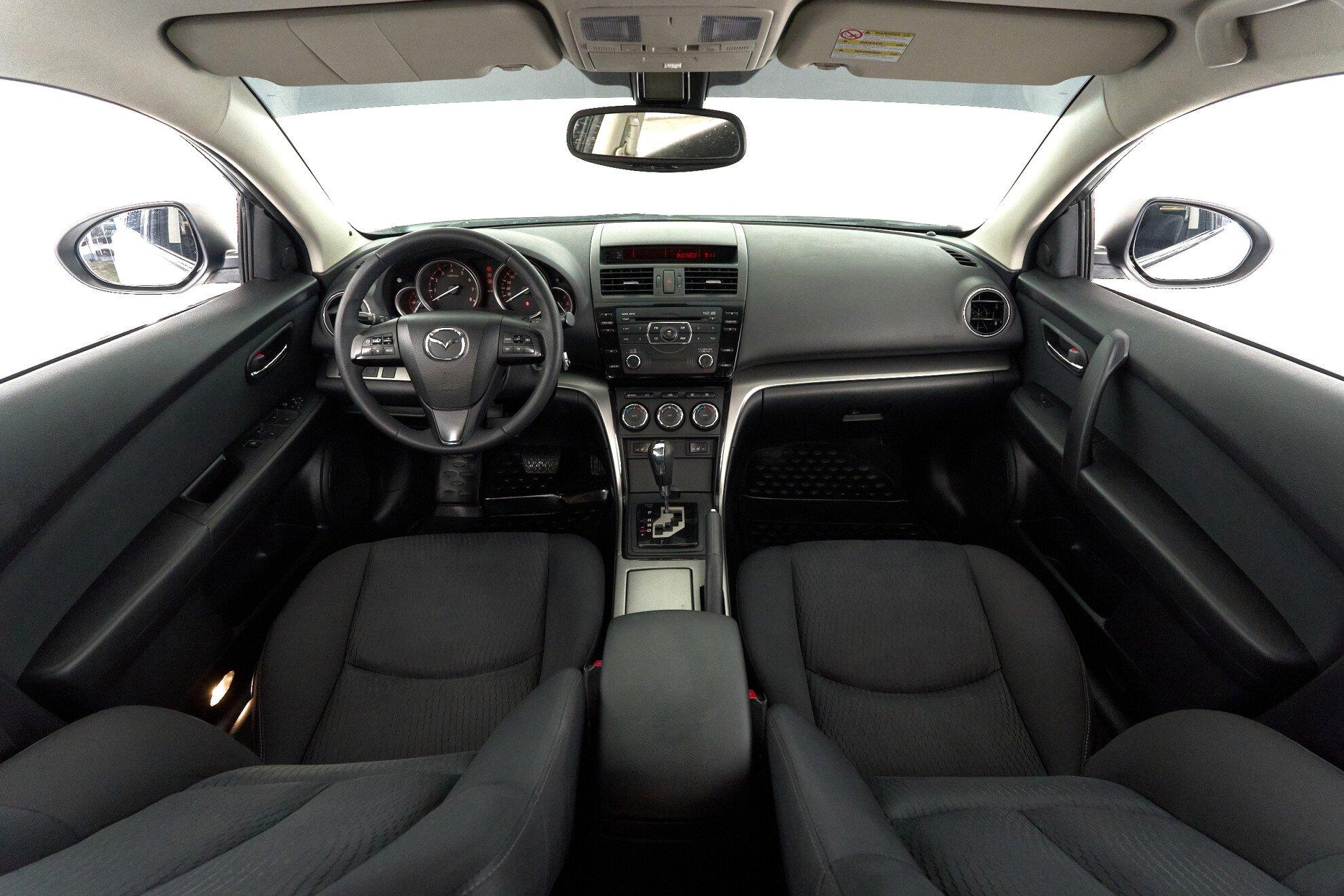 Mazda 6 2011, белый