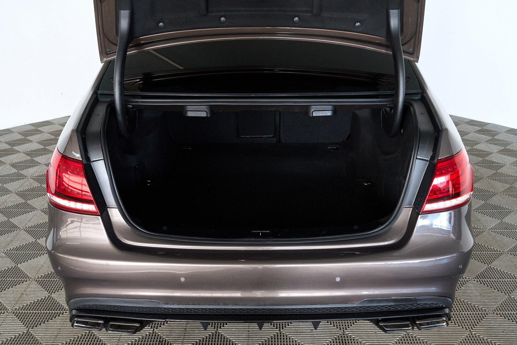 Mercedes-Benz E-Класс 2014, коричневый