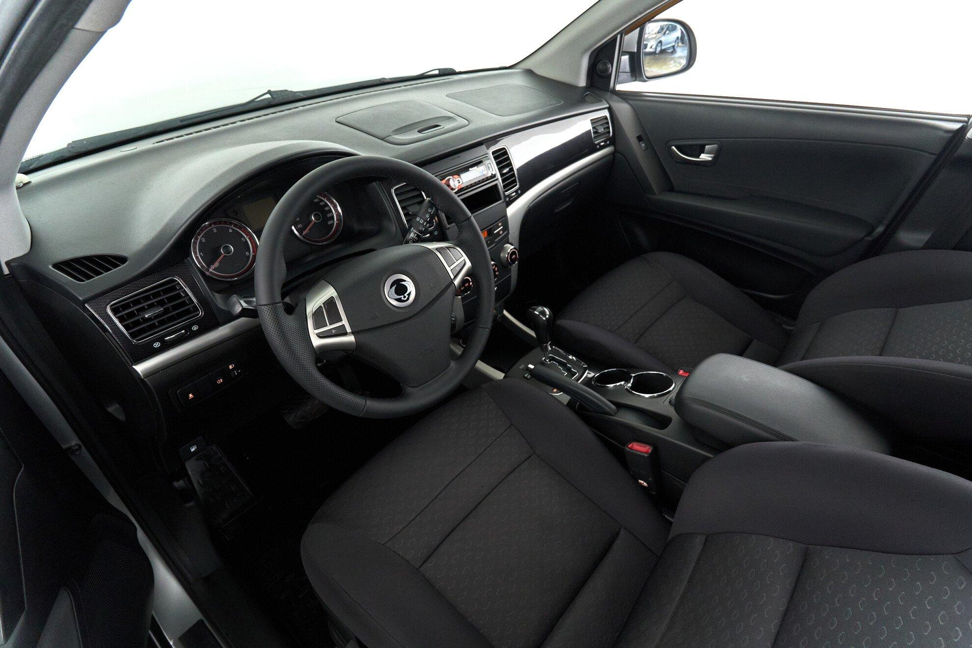 SsangYong Actyon 2012, серебряный