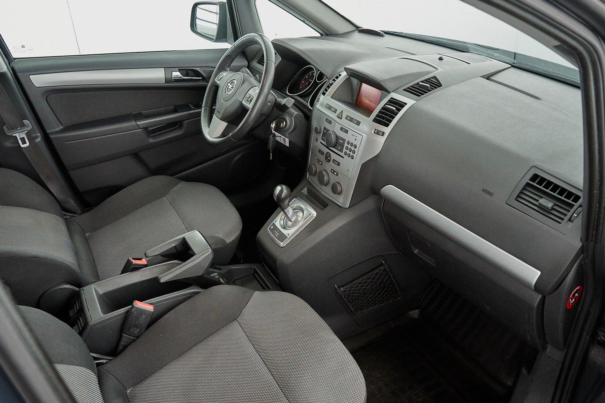 Opel Zafira 2013, серый