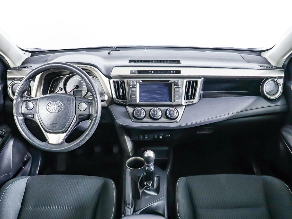 Toyota RAV4 2015, белый