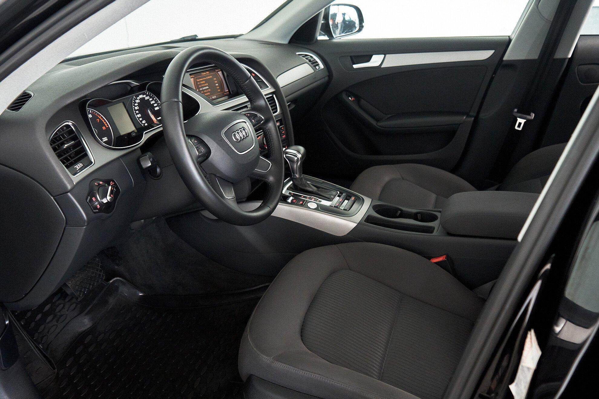 Audi A4 2012, черный