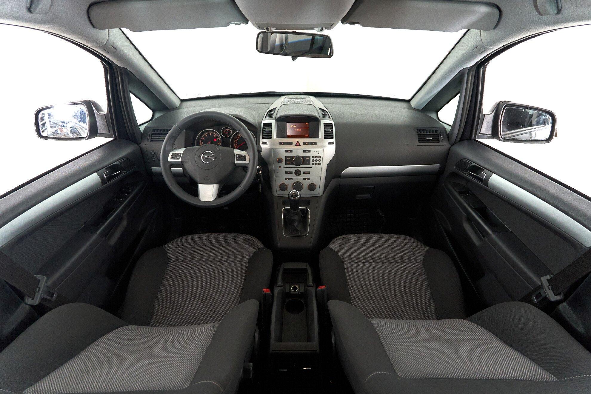 Opel Zafira 2014, черный