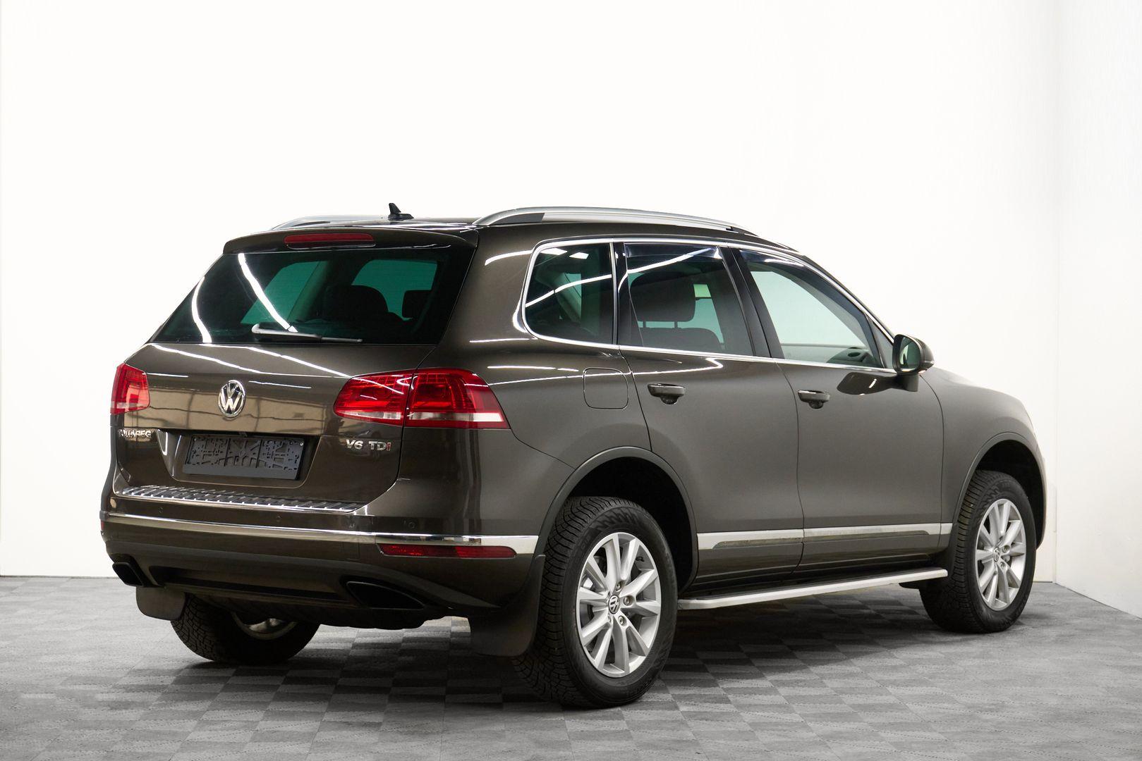 Volkswagen Touareg 2016, коричневый