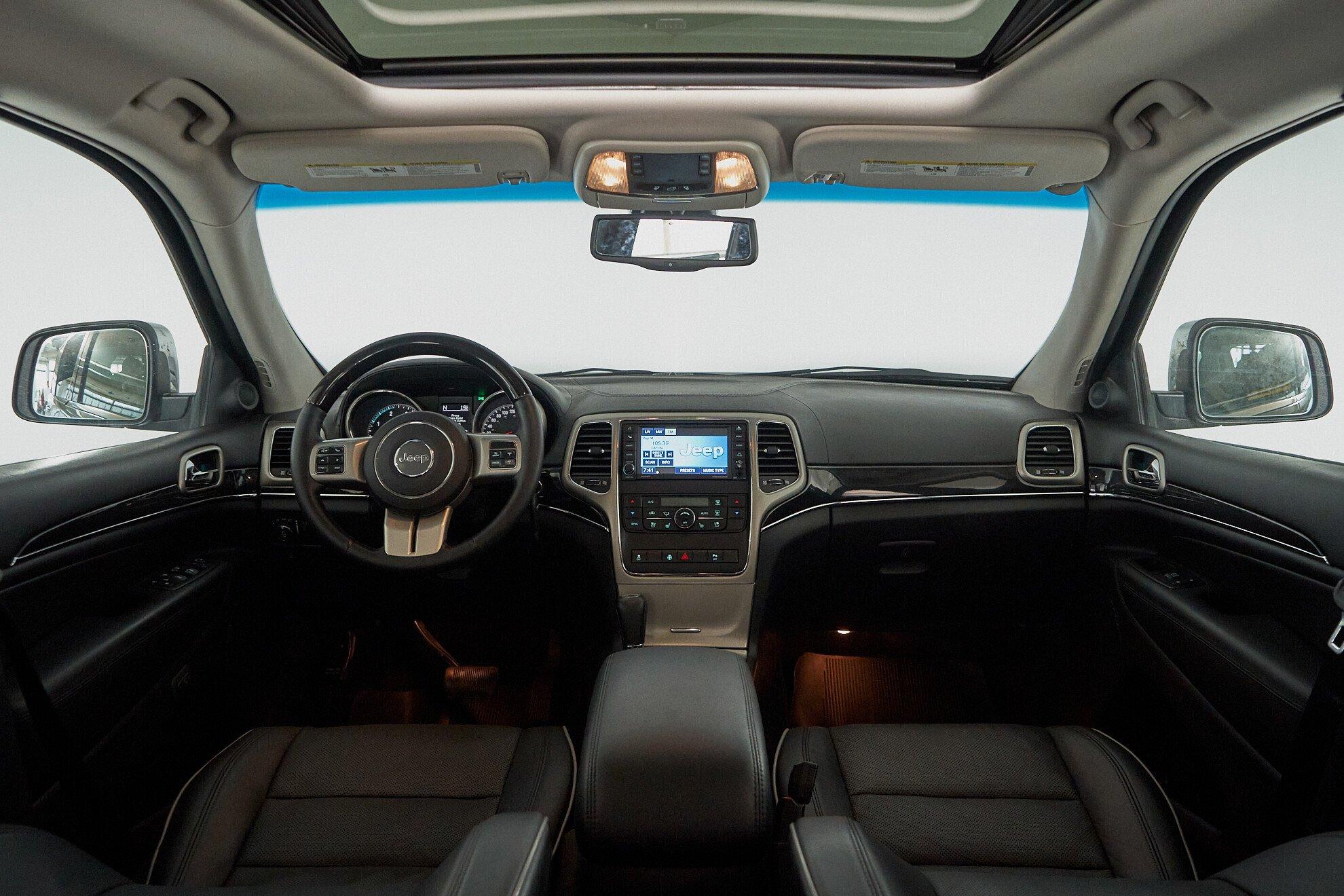 Jeep Grand Cherokee 2011, черный