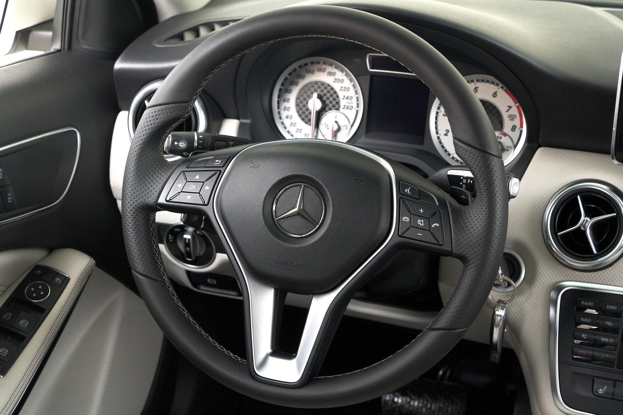 Mercedes-Benz A-Класс 2013, белый