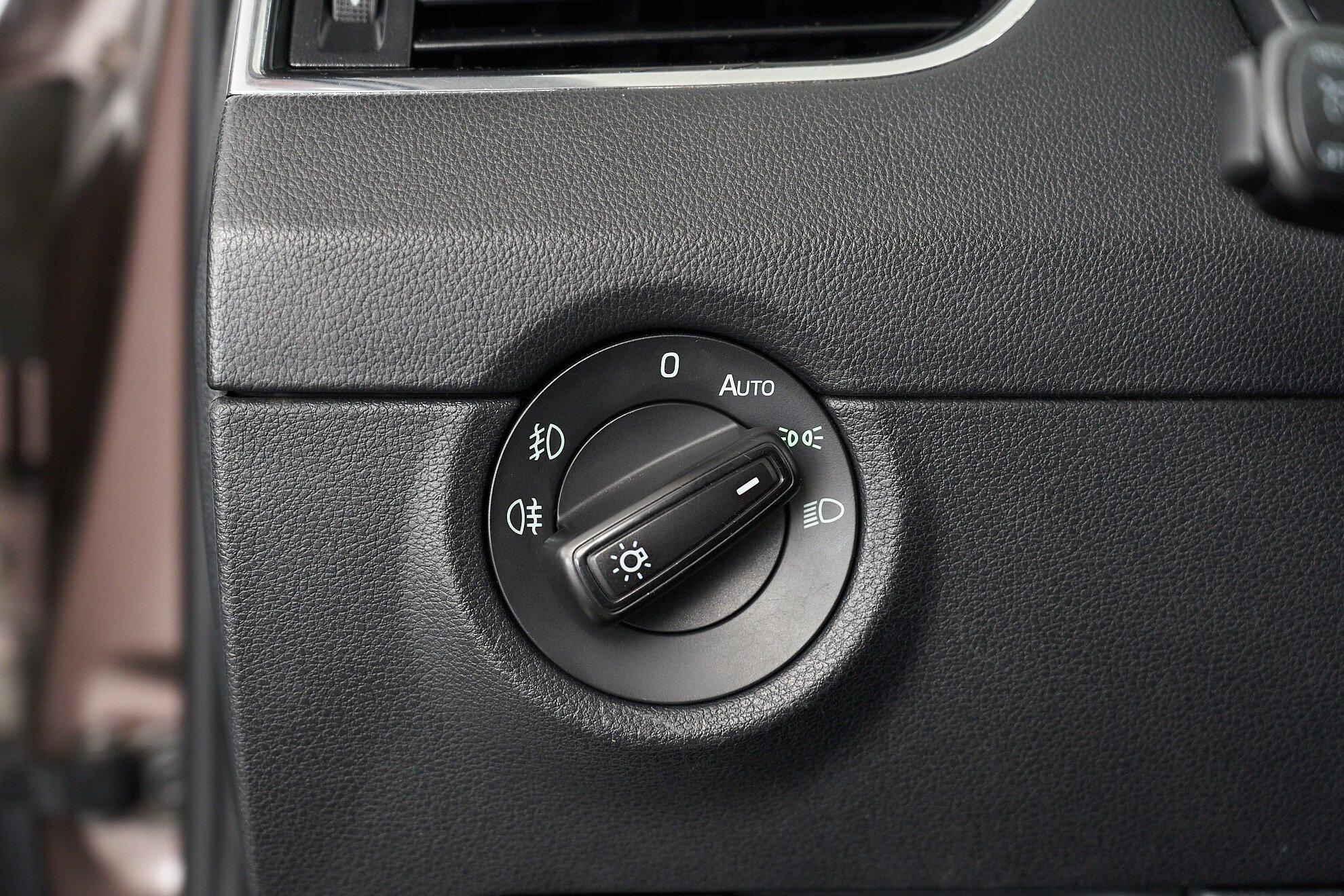 Skoda Octavia 2016, коричневый