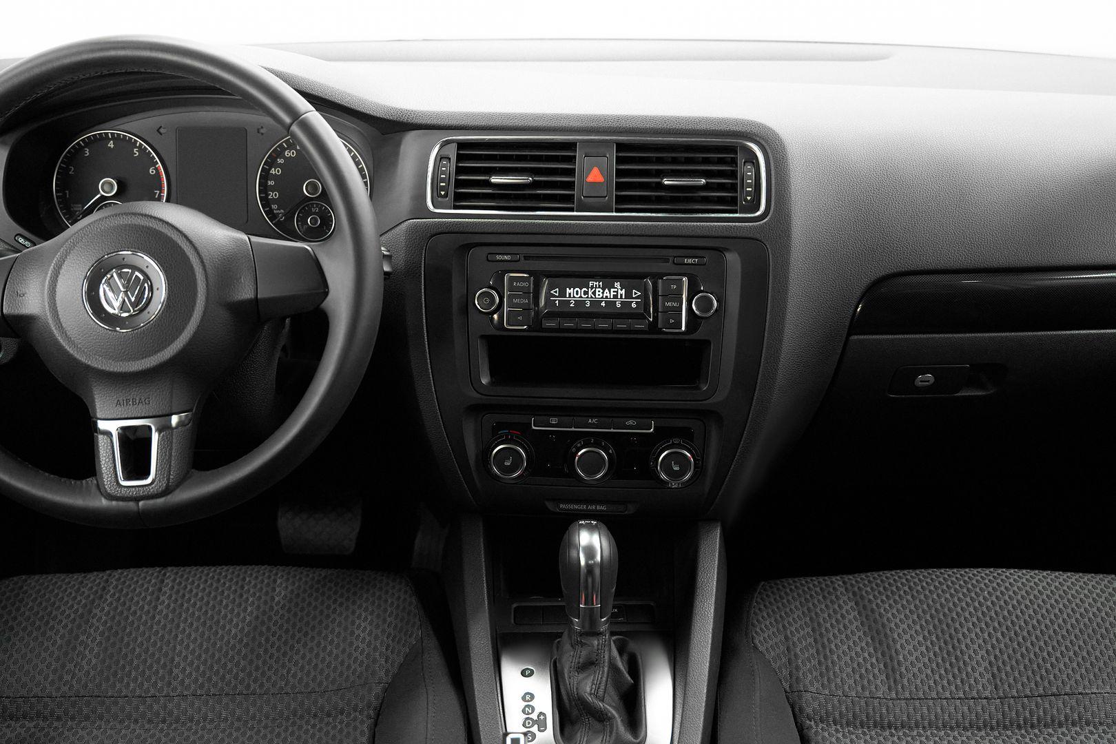 Volkswagen Jetta 2012, белый