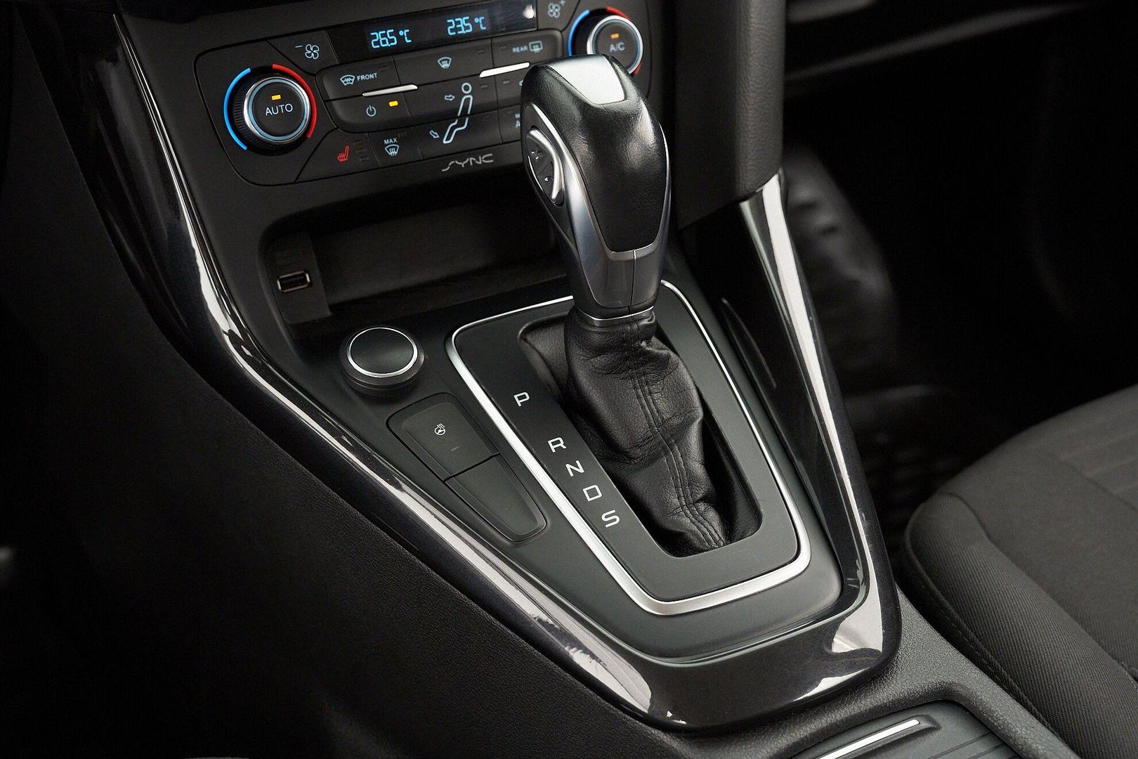 Ford Focus 2018, синий