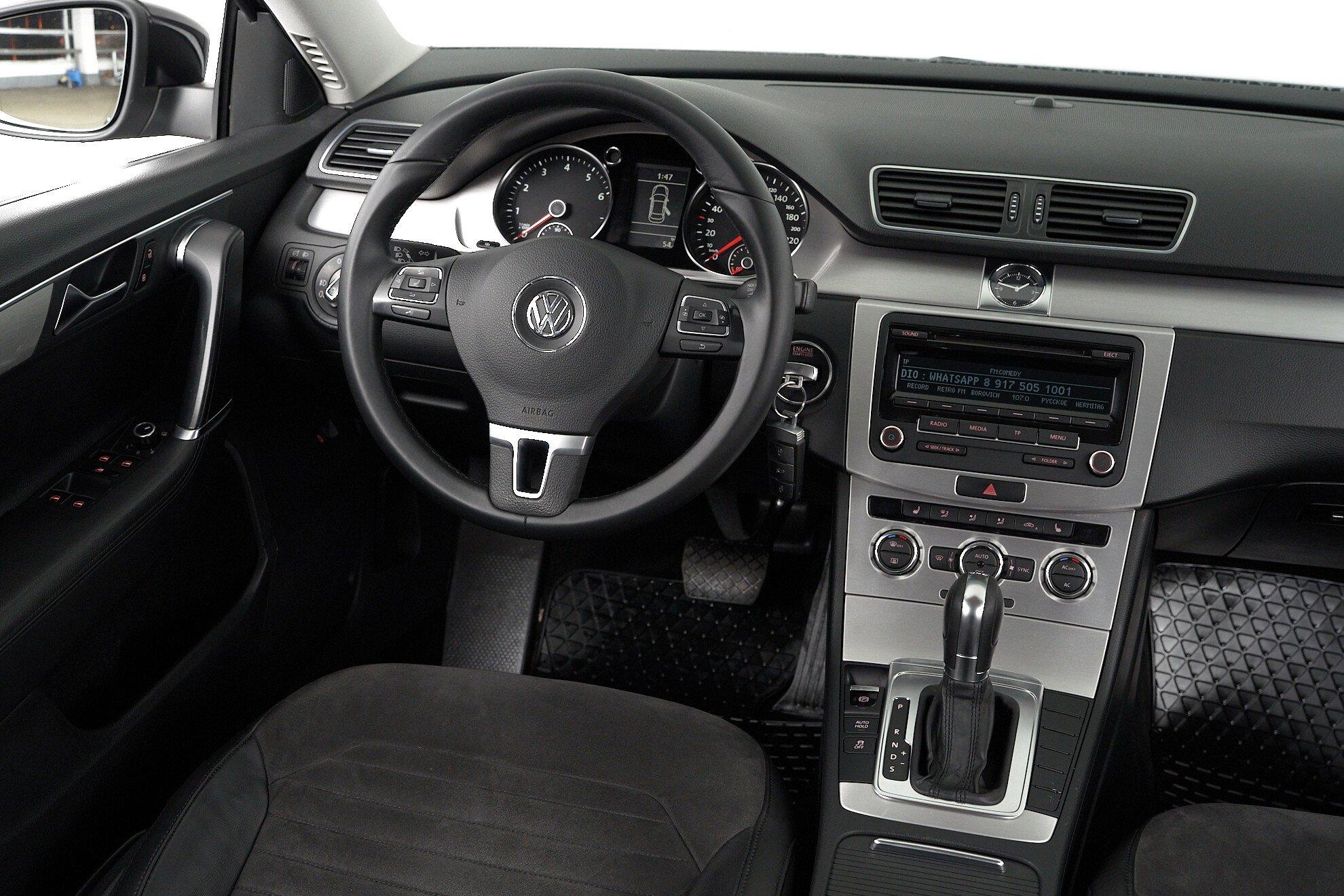 Volkswagen Passat 2011, черный