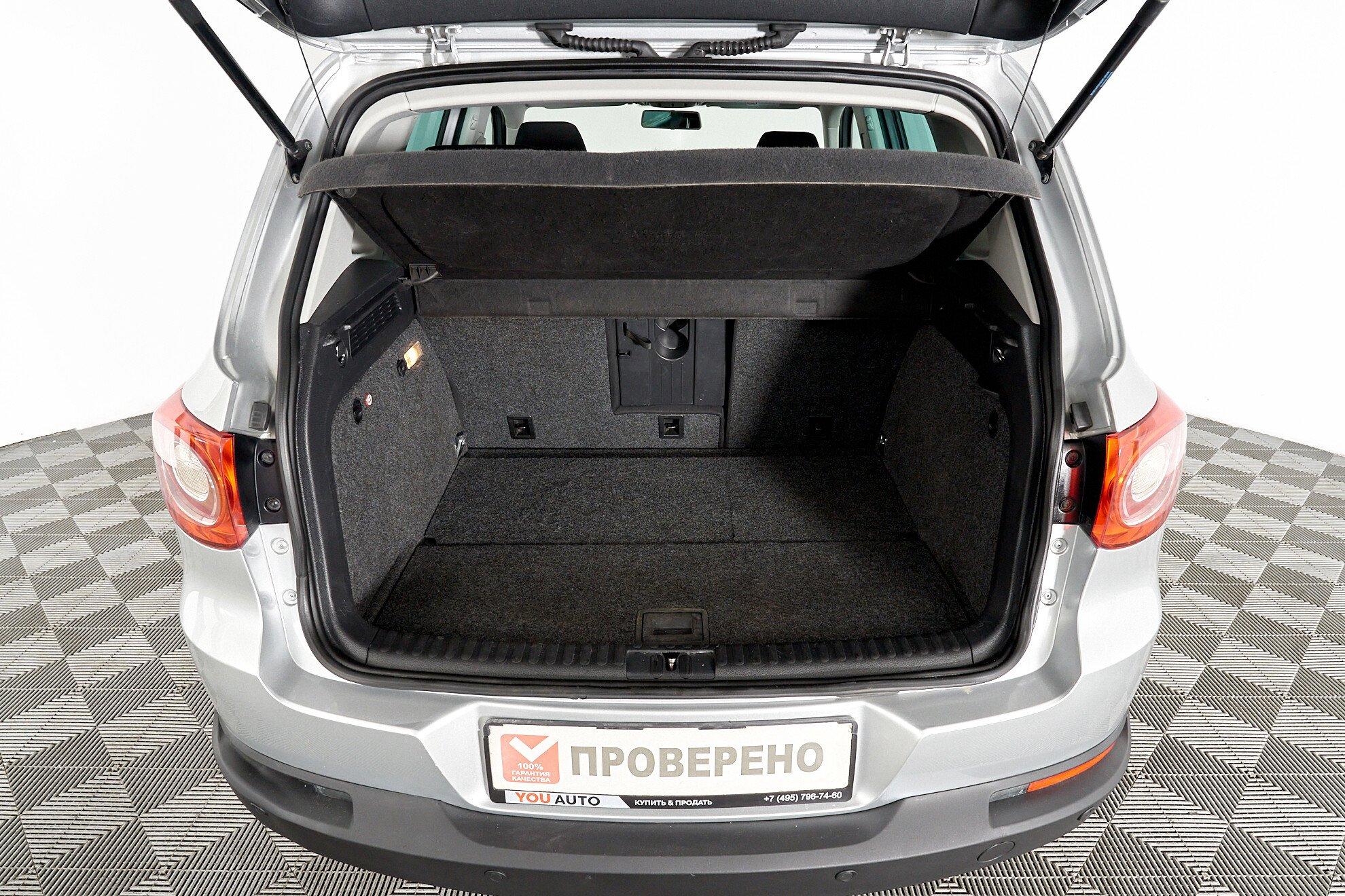 Volkswagen Tiguan 2011, серебряный