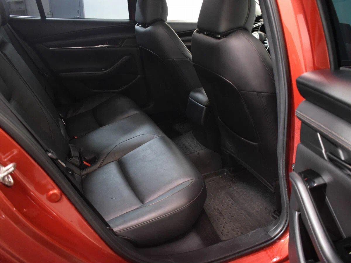 Mazda 3 2019, красный