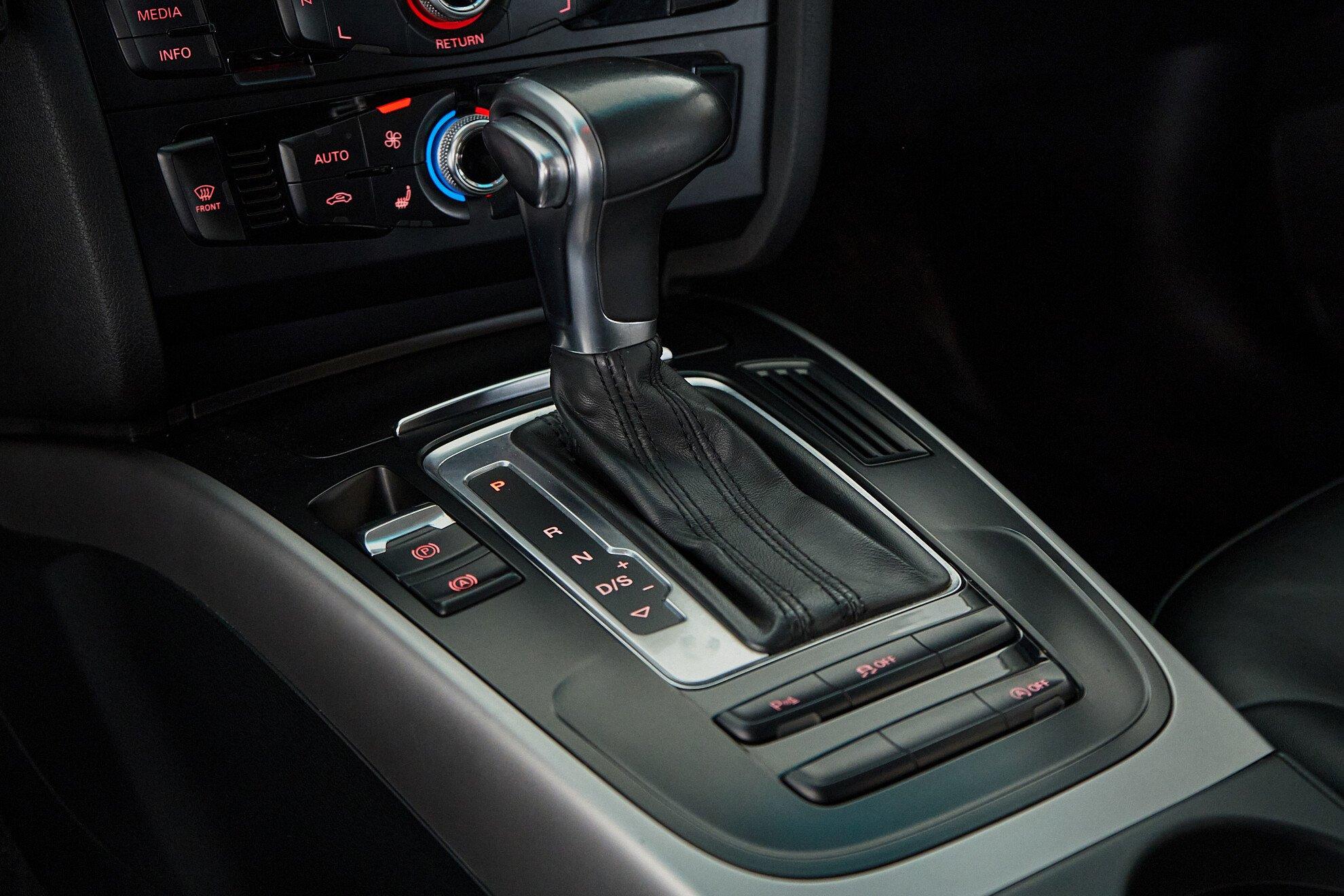 Audi A4 2014, белый