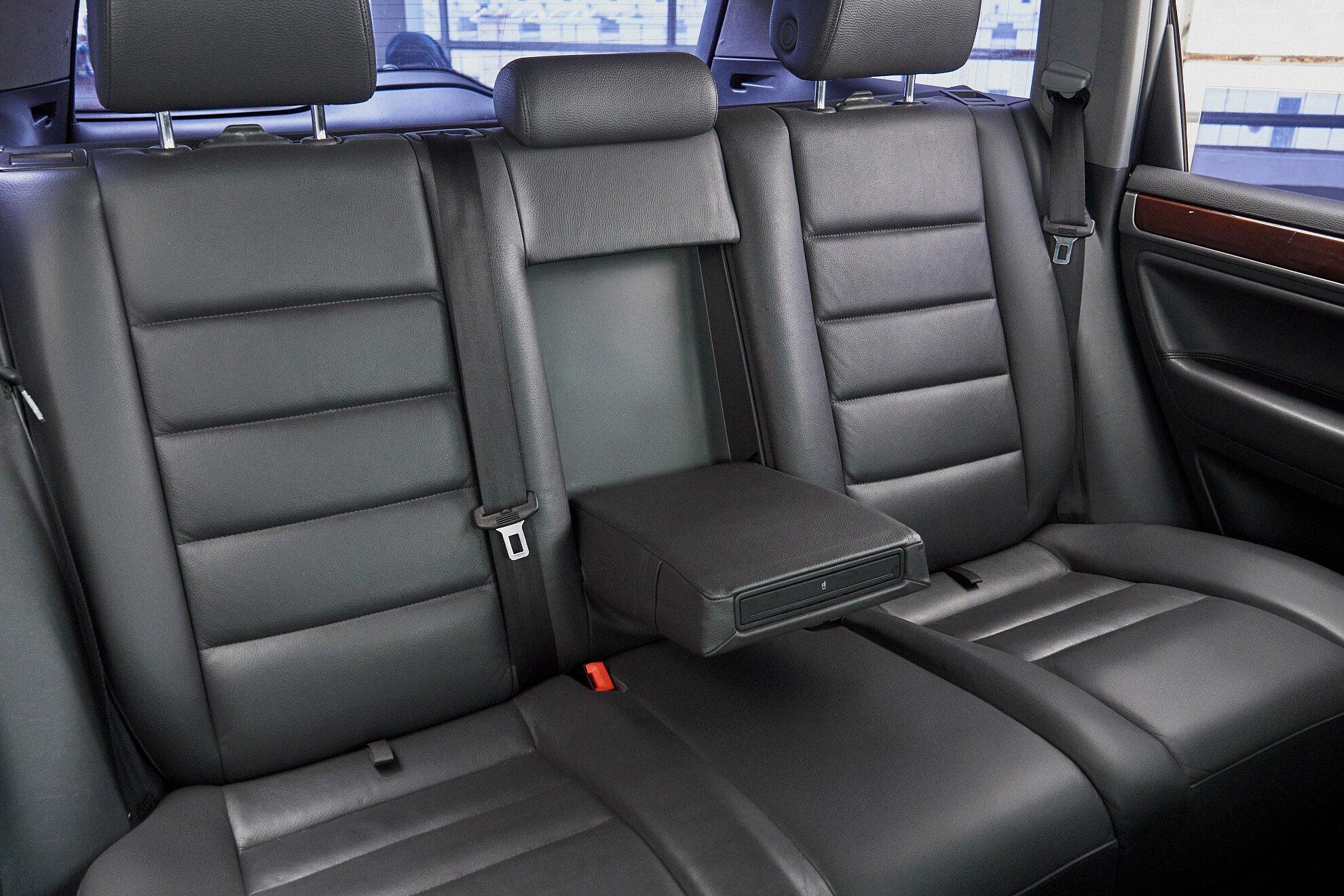 Volkswagen Touareg 2009, серый