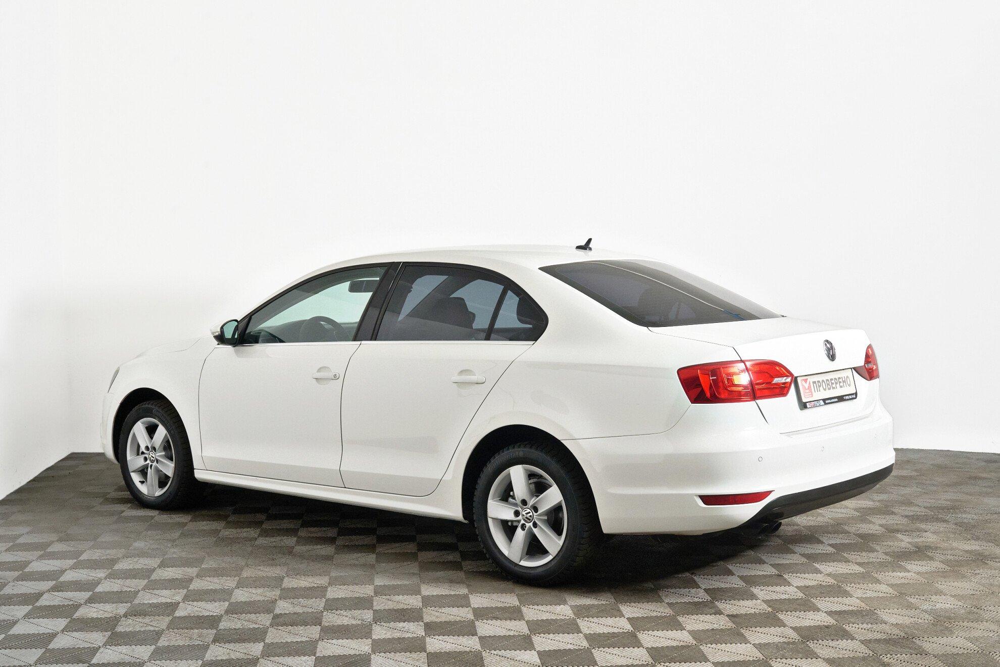 Volkswagen Jetta 2012, белый