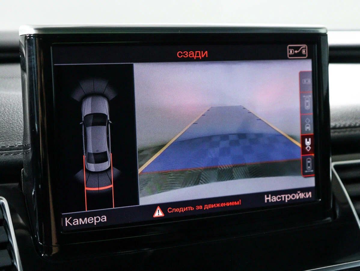 Audi A8 2017, белый